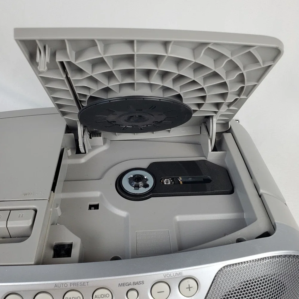 Sony Boombox CFD-S05 CD Cassette AM FM Radio, AUX, CD-R/RW Stereo TESTED